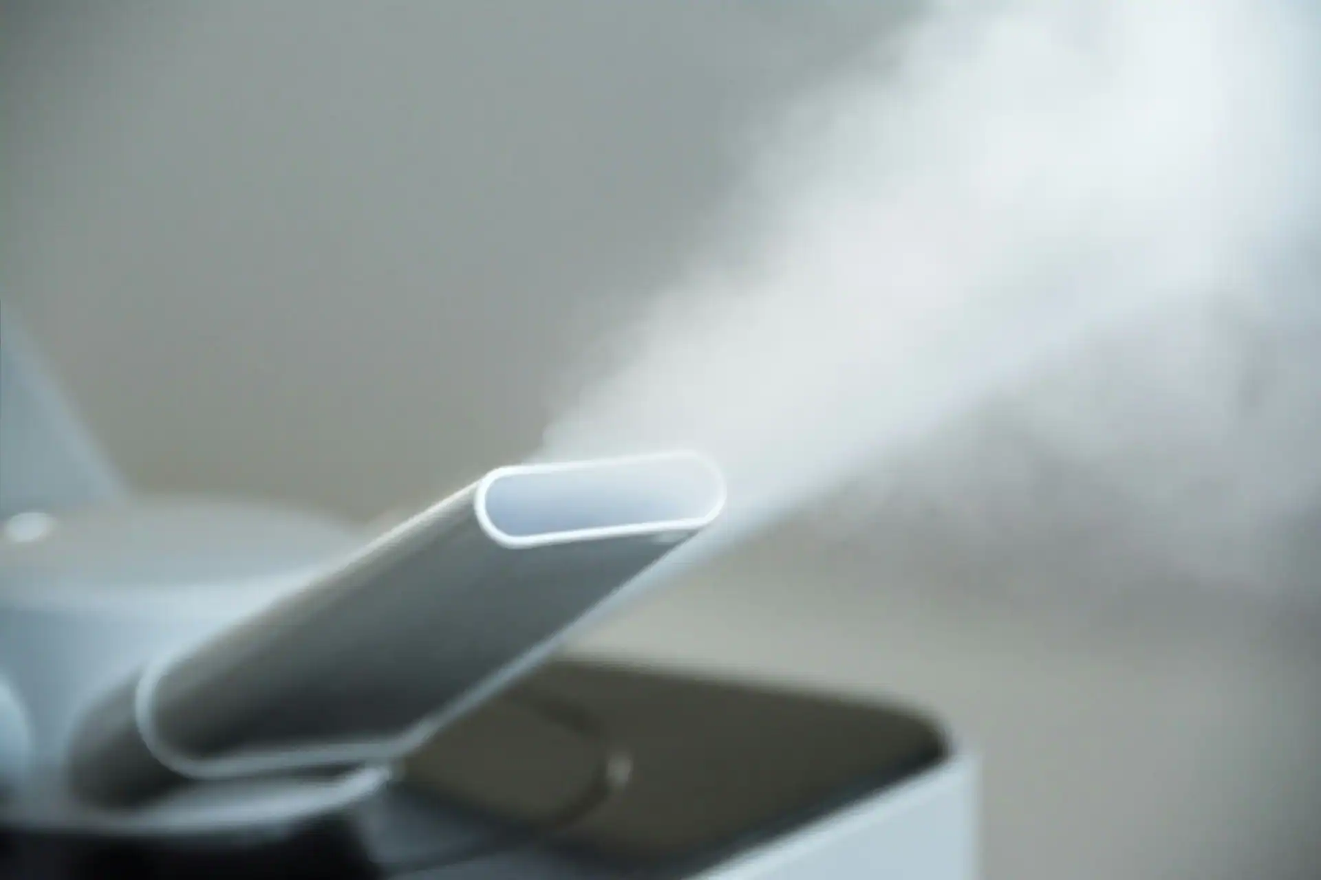Heißdampf in der Reinigung braucht Temperatur und Materialgrenze: generisches Detailmotiv aus der Gebäudereinigung